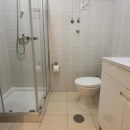 Downtown With Parking Next To Subway Oporto