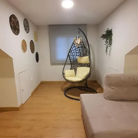 Downtown With Parking Next To Subway 波尔图