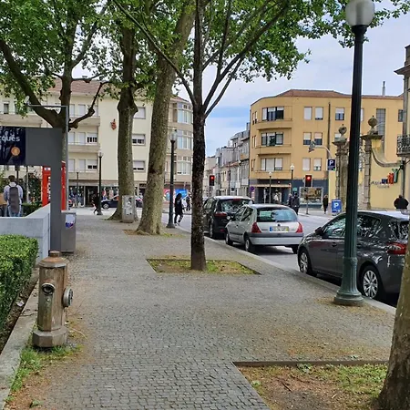 Downtown With Parking Next To Subway Apartamento