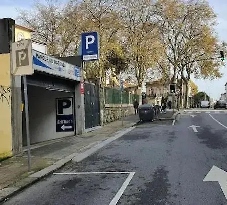 Downtown With Parking Next To Subway Apartamento