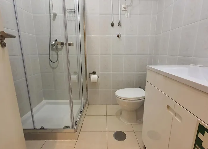 Downtown With Parking Next To Subway Oporto