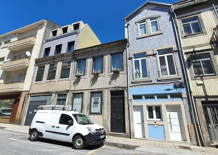 Downtown With Parking Next To Subway Апартаменты *