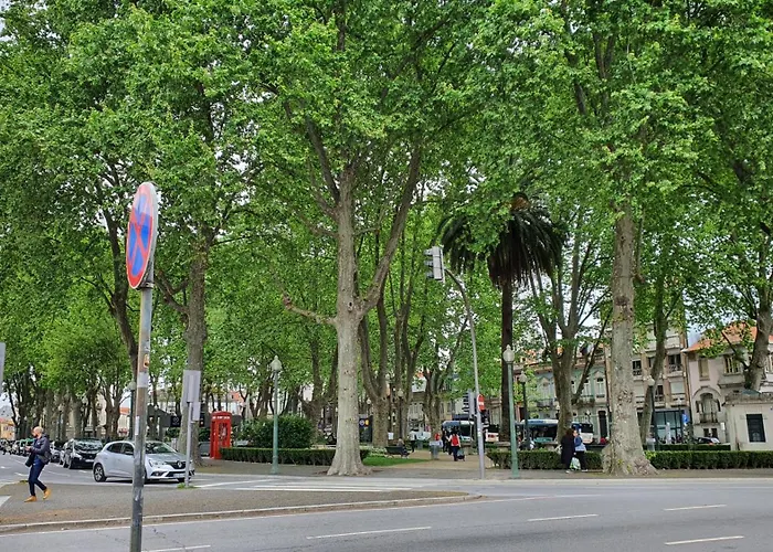 Downtown With Parking Next To Subway * Porto