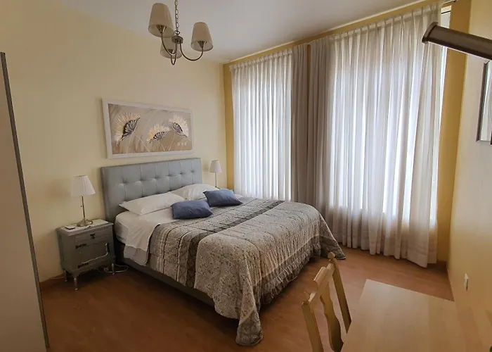 Downtown With Parking Next To Subway * Porto