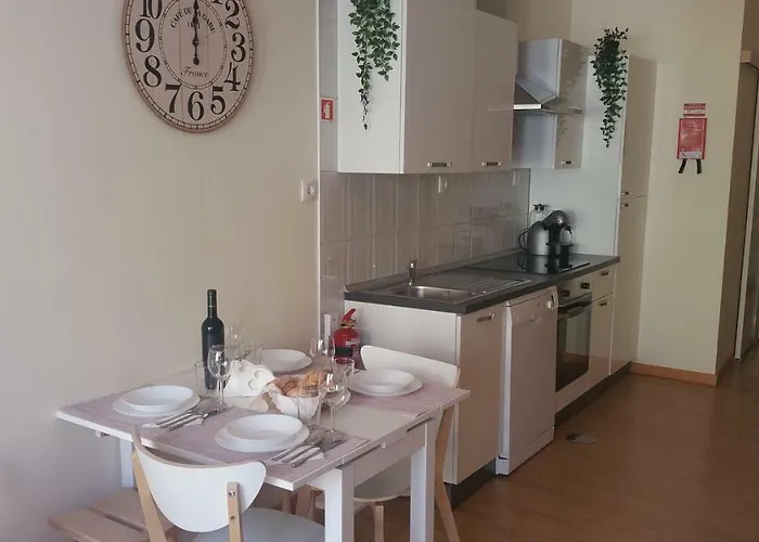 Downtown With Parking Next To Subway Oporto