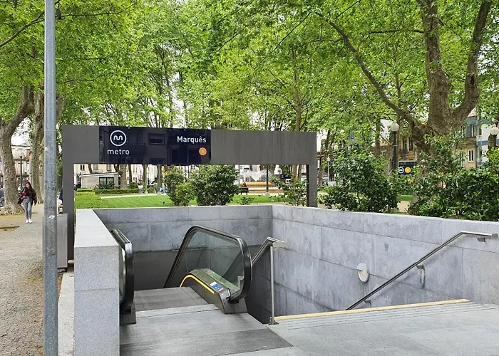 Apartment Downtown With Parking Next To Subway *