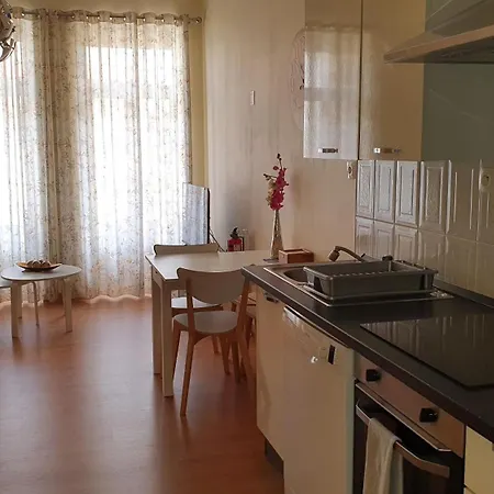 Downtown With Parking Next To Subway Appartamento Oporto