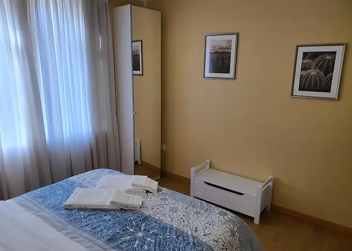 Downtown With Parking Next To Subway * Porto